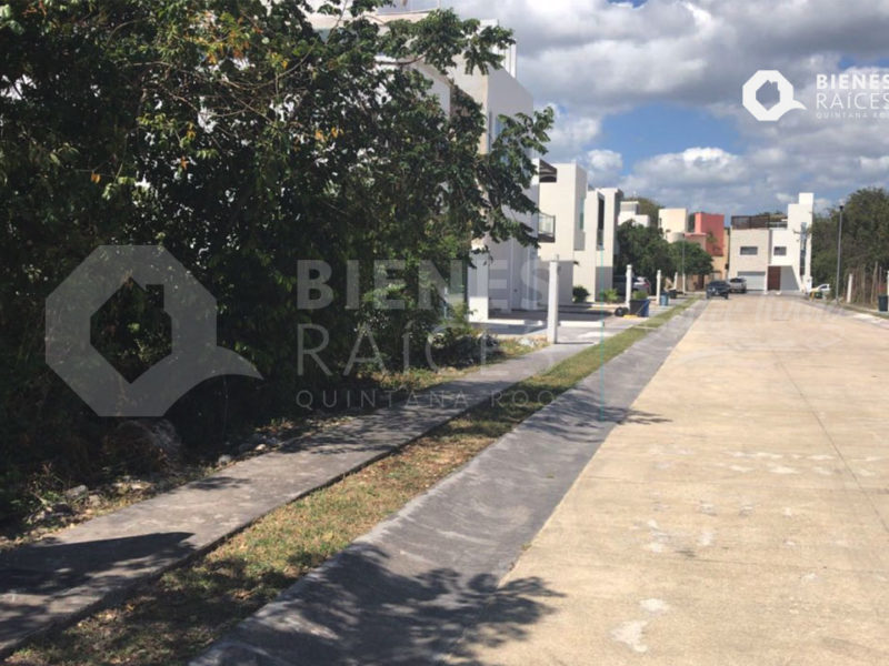 Lotes-residenciales-en-venta,-fracc.-Madrid-Playa-del-Carmen-Inmobiliaria-Bienes-Raíces-Quintana-Roo-Real-Estate3