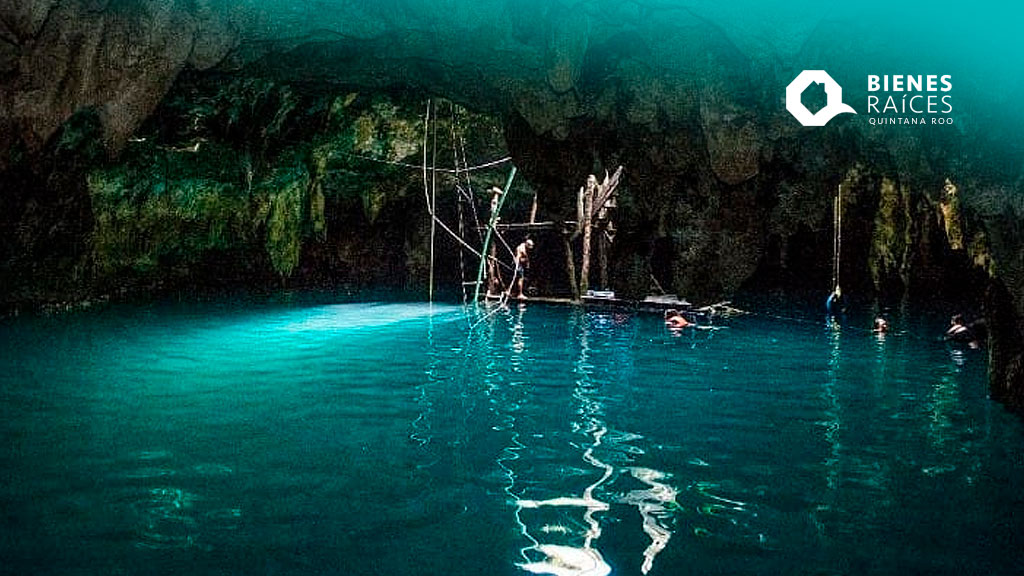 CENOTE-LA-NORIA-Que-hacer-en--PUERTO-MORELOS-Agencia-Inmobiliaria-Bienes-Raíces-Quintana-Roo-Real-Estate-V1