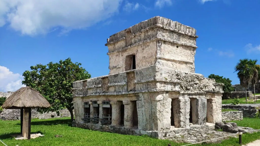 Casa-de-las-Columnas-Tulum-Agencia-Inmobiliaria-Bienes-Raíces-Quintana-Roo-Real-Estate-Riviera-Maya-what-to-do-in-tulum-V1