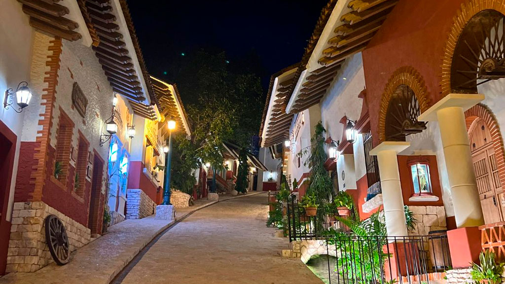 Xenses-Insomnia-Qué-hacer-en-Playa-del-Carmen-Agencia-Inmobiliaria-Bienes-Raíces-Quintana-Roo-Real-Estate-Riviera-Maya-V2