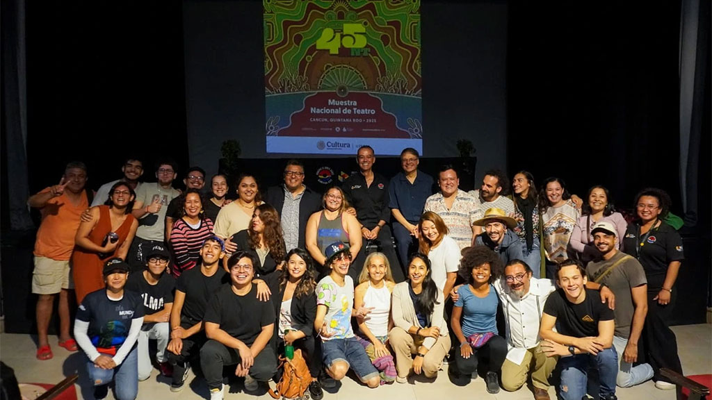 Muestra-de-Teatro-en-Cancún-Agencia-Inmobiliaria-Bienes-Raíces-Quintana-Roo-Real-Estate-Riviera-H1