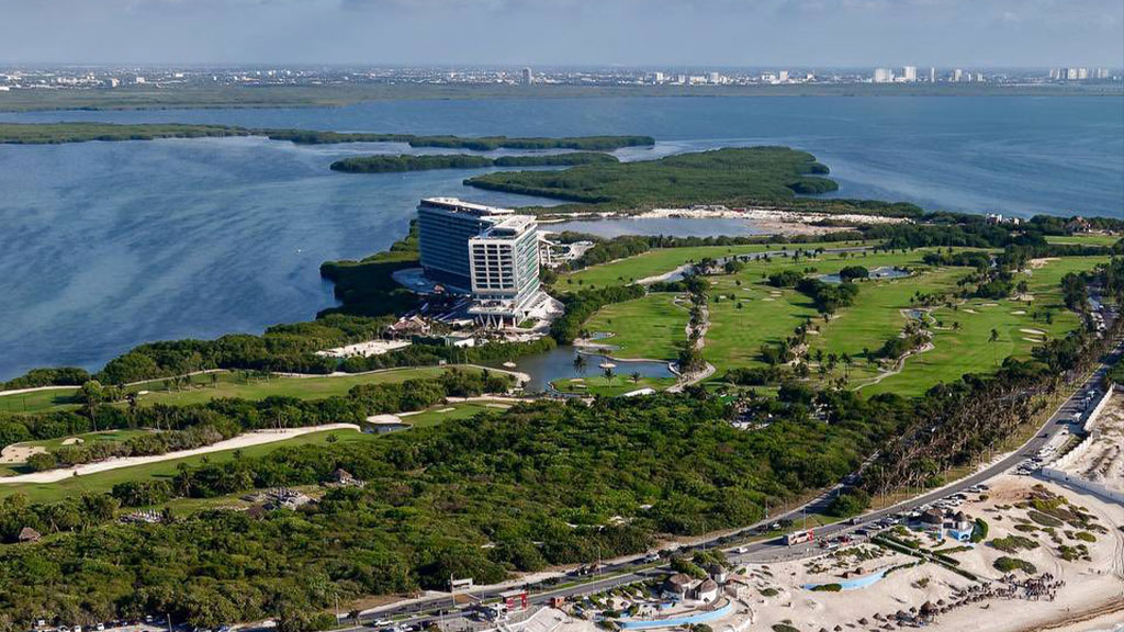 Muestra-de-Teatro-en-Cancún-Agencia-Inmobiliaria-Bienes-Raíces-Quintana-Roo-Real-Estate-Riviera-H1