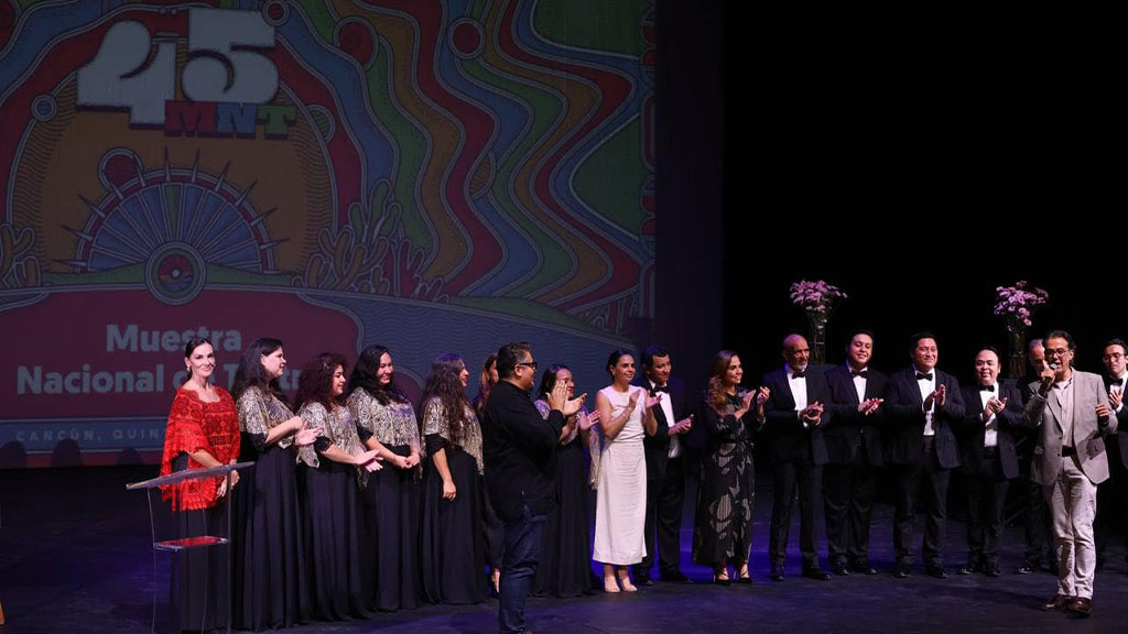 Muestra-de-Teatro-en-Cancún-Agencia-Inmobiliaria-Bienes-Raíces-Quintana-Roo-Real-Estate-Riviera-H1